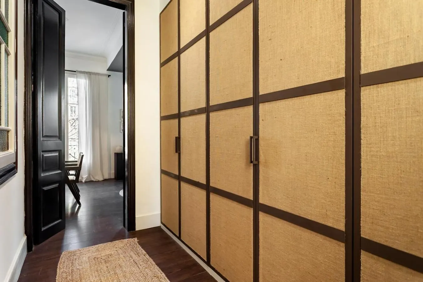 Depok - 2 Bedrooms And Balcony In Eixample Dreta Barcellona