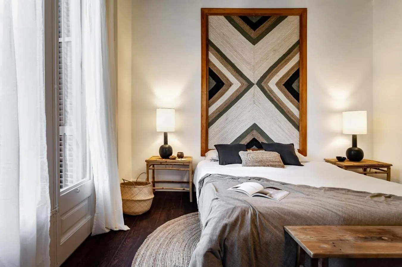Depok - 2 Bedrooms And Balcony In Eixample Dreta Barcellona