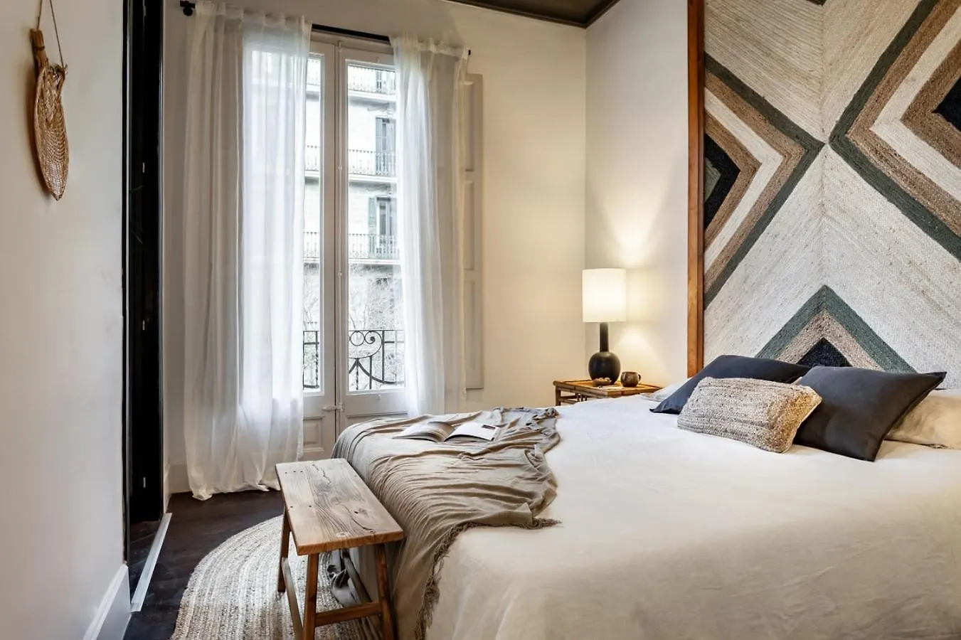 Depok - 2 Bedrooms And Balcony In Eixample Dreta Barcelone 0*,